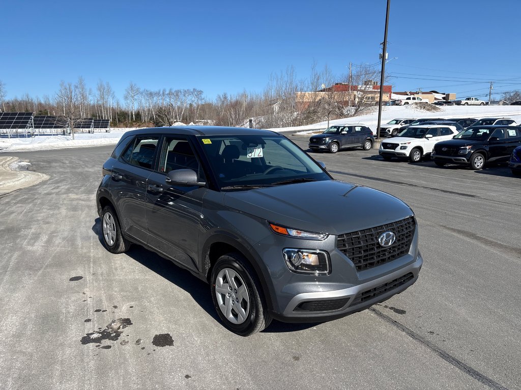 Hyundai Venue Essential IVT 2026 à Bathurst, Nouveau-Brunswick - 3 - w1024h768px