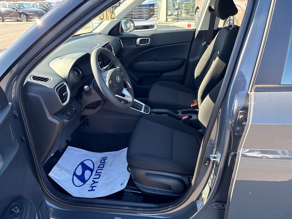 Hyundai Venue Essential IVT 2026 à Bathurst, Nouveau-Brunswick - 8 - w1024h768px