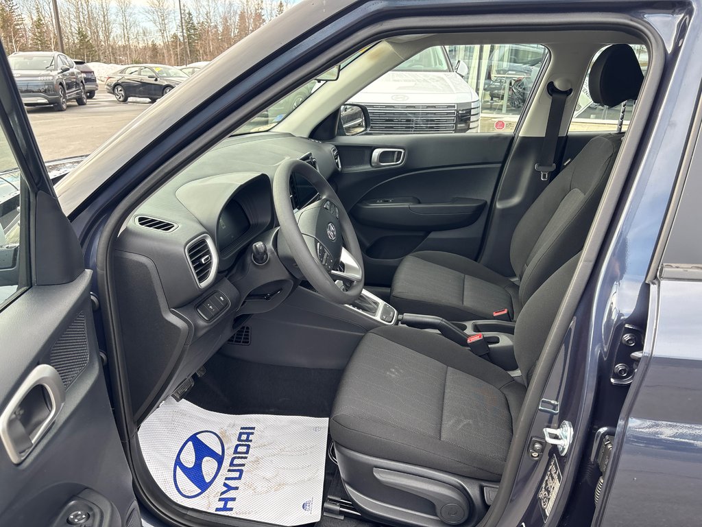 2026 Hyundai Venue Essential IVT w/Two-Tone in Bathurst, New Brunswick - 9 - w1024h768px