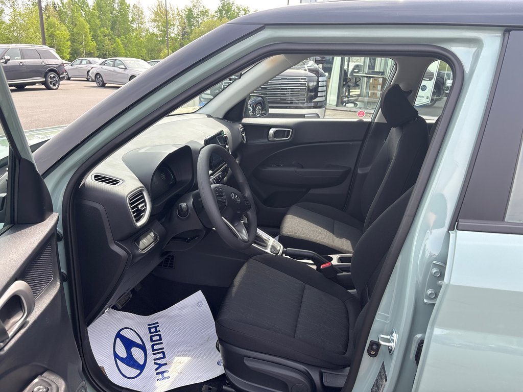 2026 Hyundai Venue Essential IVT w/Two-Tone in Bathurst, New Brunswick - 9 - w1024h768px