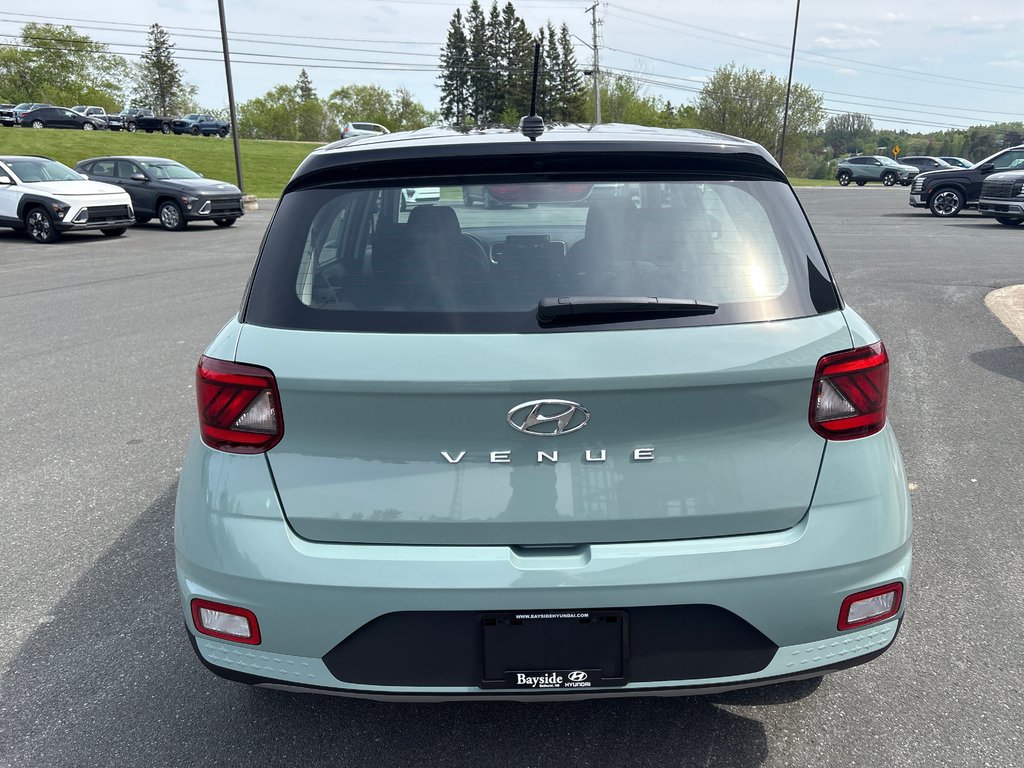 2026 Hyundai Venue Essential IVT w/Two-Tone in Bathurst, New Brunswick - 7 - w1024h768px