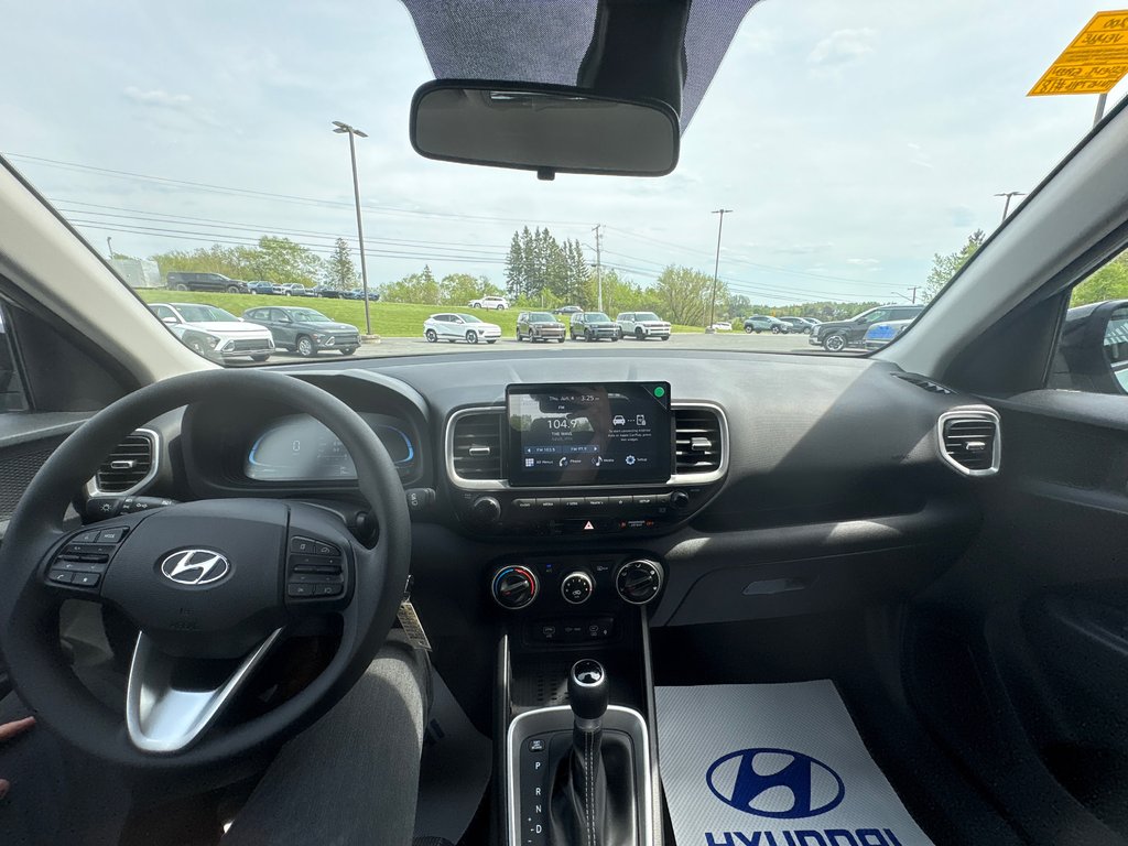 2026 Hyundai Venue Essential IVT w/Two-Tone in Bathurst, New Brunswick - 8 - w1024h768px
