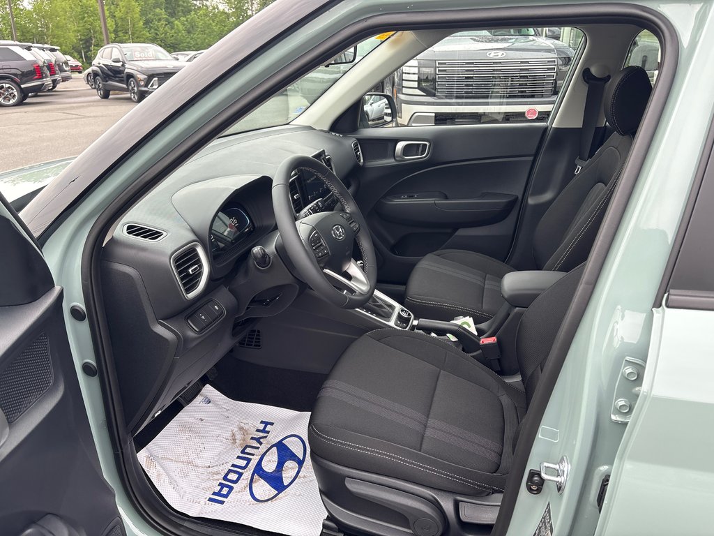 2026 Hyundai Venue Preferred IVT w/Two-Tone in Bathurst, New Brunswick - 8 - w1024h768px