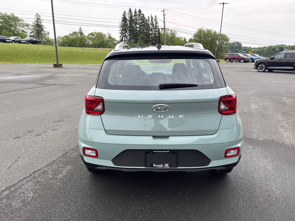 2026 Hyundai Venue Preferred IVT w/Two-Tone in Bathurst, New Brunswick - 6 - w1024h768px