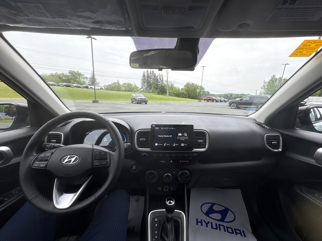2026 Hyundai Venue Preferred IVT w/Two-Tone in Bathurst, New Brunswick - 10 - w1024h768px