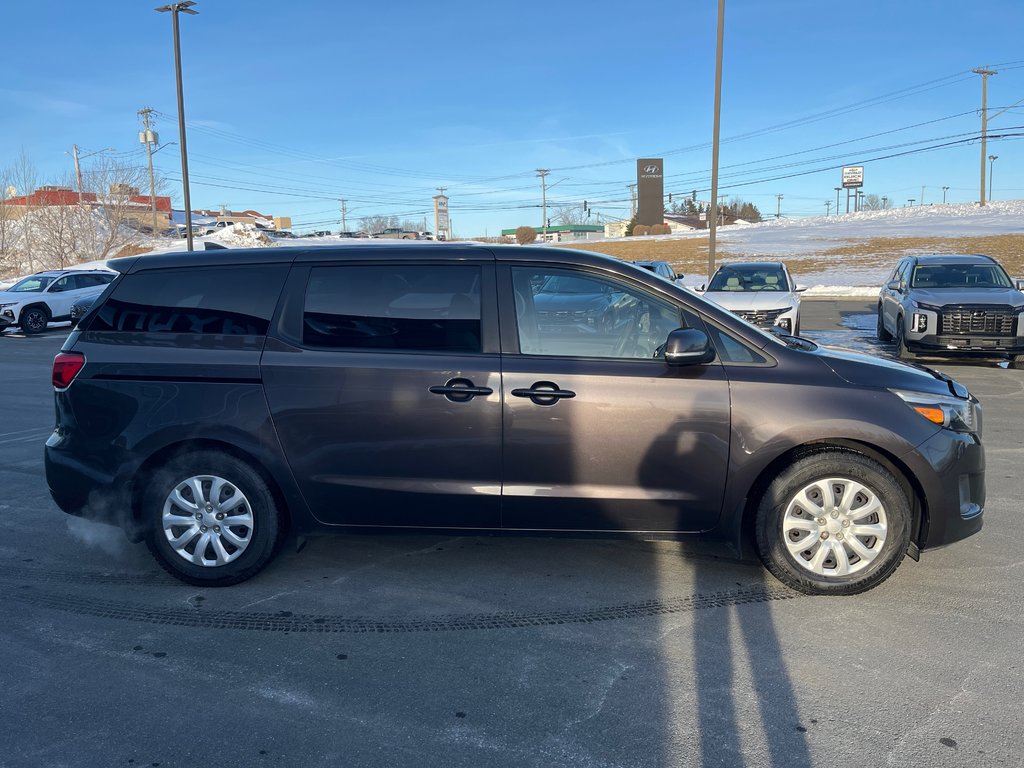 2016 Kia Sedona L in Bathurst, New Brunswick - 5 - w1024h768px