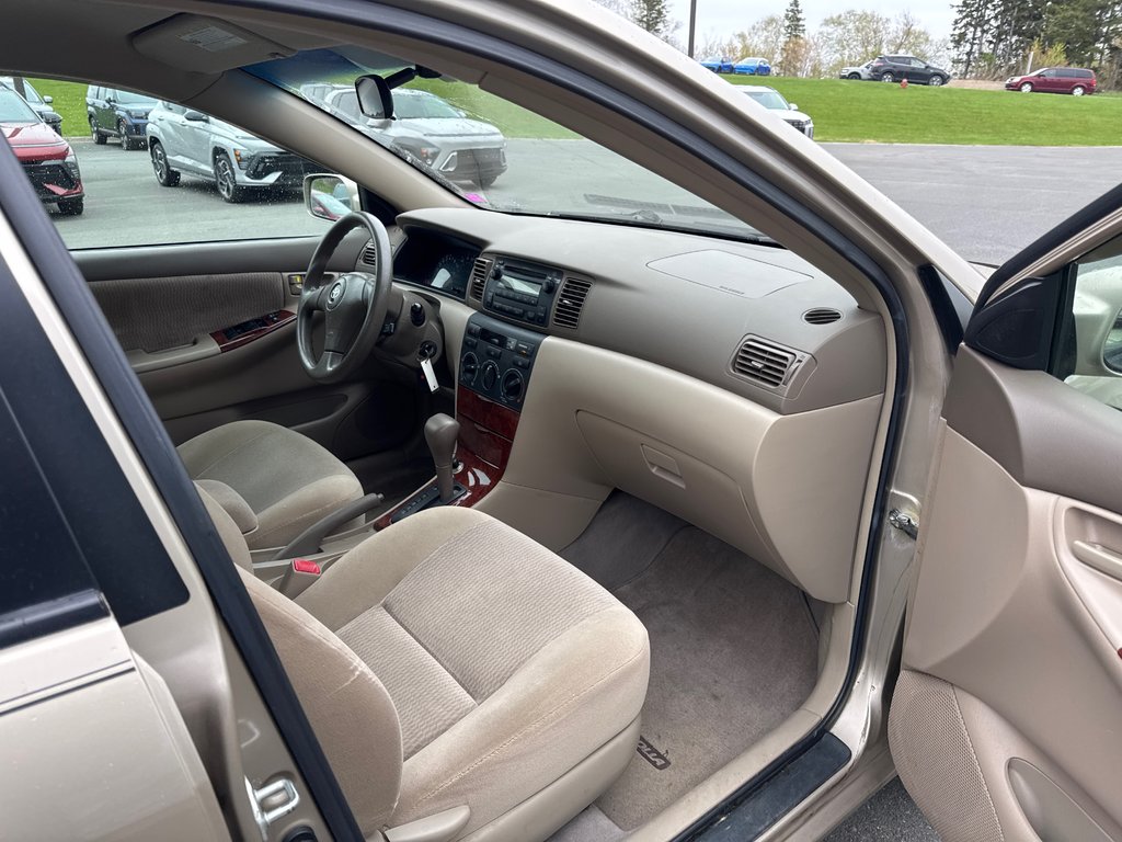 2006 Toyota Corolla in Bathurst, New Brunswick - 12 - w1024h768px