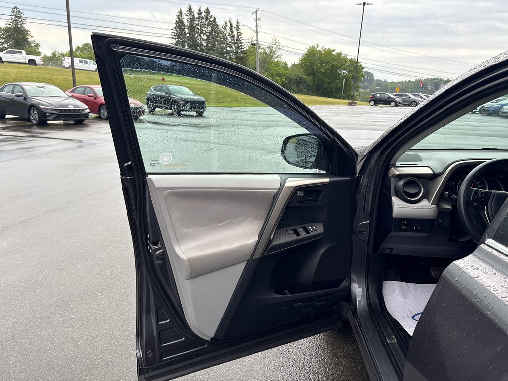 Toyota RAV4 XLE 2013 à Bathurst, Nouveau-Brunswick - 9 - w1024h768px