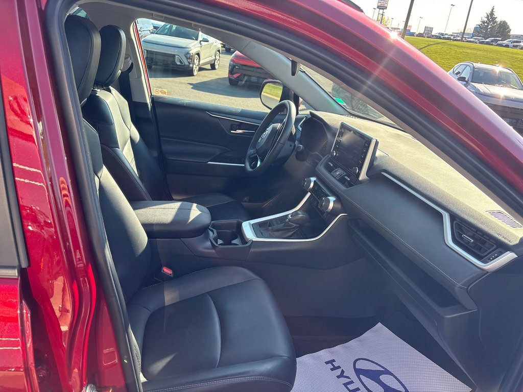 2020 Toyota RAV4 XLE in Bathurst, New Brunswick - 11 - w1024h768px