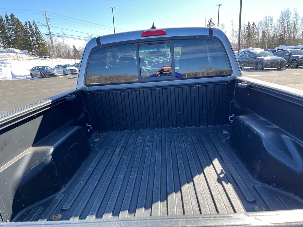 2015 Toyota Tacoma in Bathurst, New Brunswick - 9 - w1024h768px