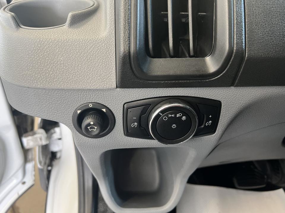 2017 Ford Cargo T-250 EL toit surélevé 148 po PNBV de 9 in Boucherville, Quebec - 17 - w1024h768px