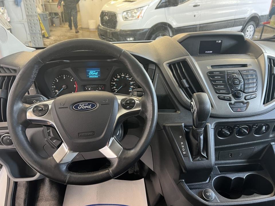 2017 Ford Cargo T-250 EL toit surélevé 148 po PNBV de 9 in Boucherville, Quebec - 13 - w1024h768px