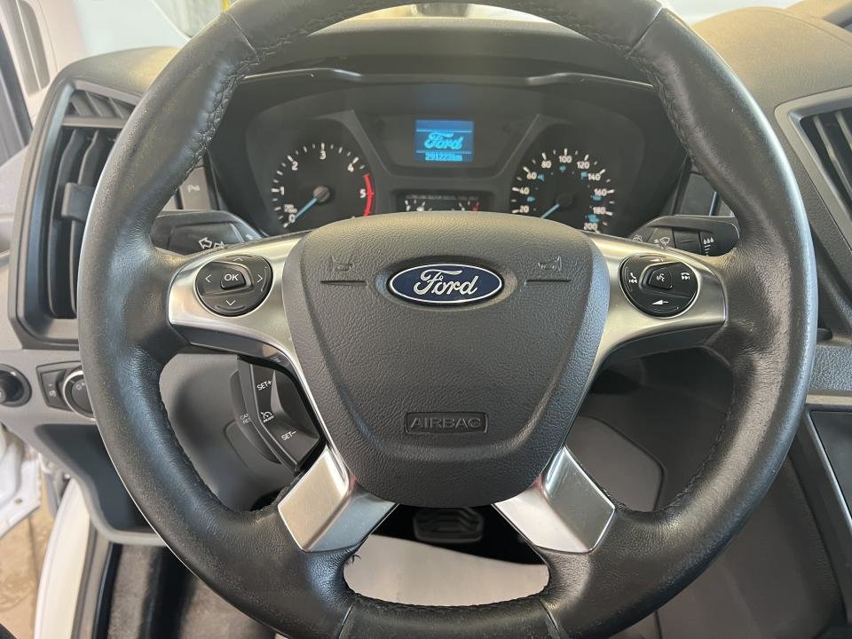 2017 Ford Cargo T-250 EL toit surélevé 148 po PNBV de 9 in Boucherville, Quebec - 15 - w1024h768px