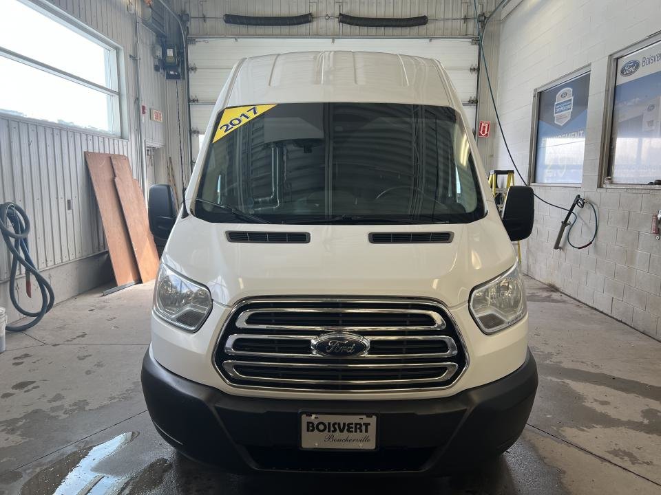 2017 Ford Cargo T-250 EL toit surélevé 148 po PNBV de 9 in Boucherville, Quebec - 3 - w1024h768px