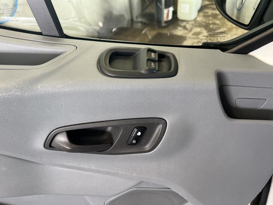 2017 Ford Cargo T-250 EL toit surélevé 148 po PNBV de 9 in Boucherville, Quebec - 16 - w1024h768px