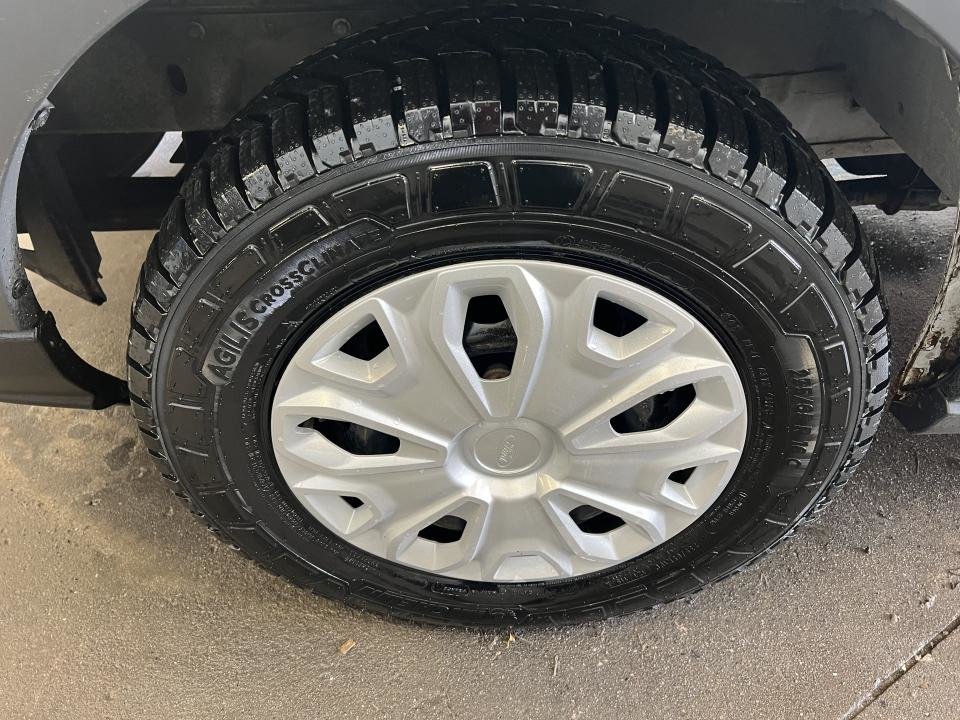 2017 Ford Cargo T-250 EL toit surélevé 148 po PNBV de 9 in Boucherville, Quebec - 5 - w1024h768px