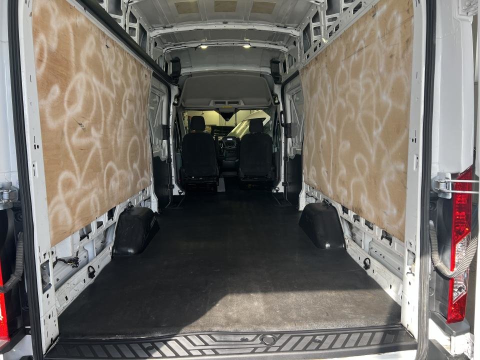 2017 Ford Cargo T-250 EL toit surélevé 148 po PNBV de 9 in Boucherville, Quebec - 8 - w1024h768px