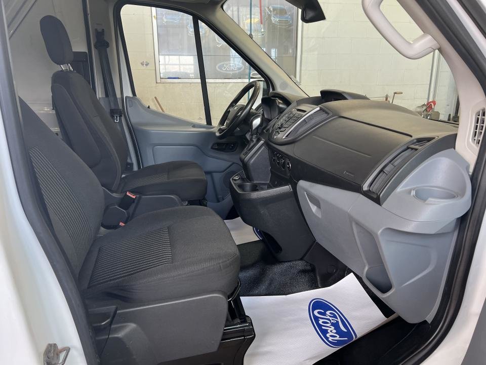 2017 Ford Cargo T-250 EL toit surélevé 148 po PNBV de 9 in Boucherville, Quebec - 11 - w1024h768px