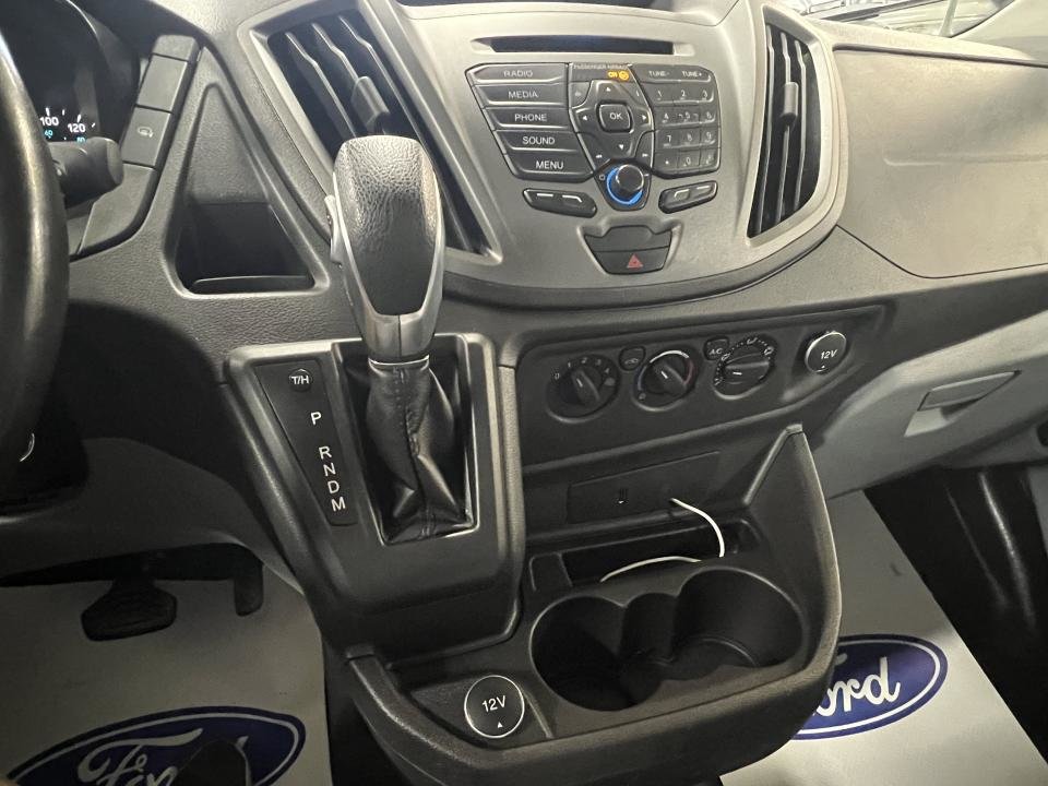 2017 Ford Cargo T-250 toit moyen 148 po PNBV de 9 000 lb porte cou in Boucherville, Quebec - 15 - w1024h768px