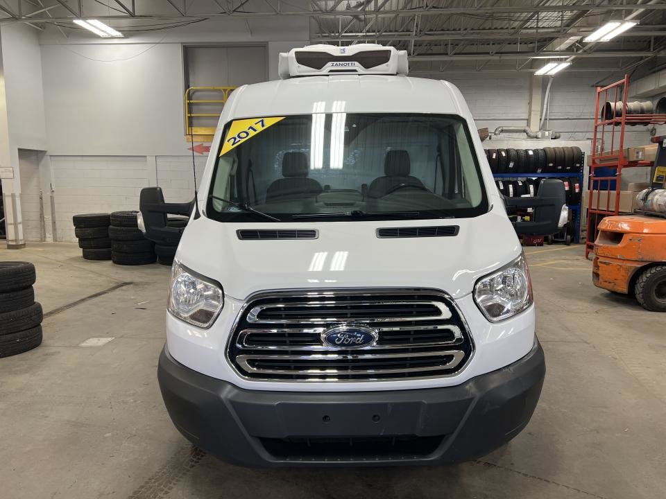 2017 Ford Cargo T-250 toit moyen 148 po PNBV de 9 000 lb porte cou in Boucherville, Quebec - 4 - w1024h768px