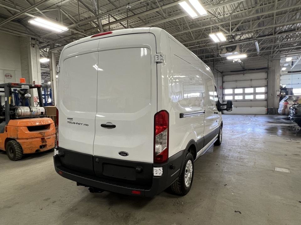 2017 Ford Cargo T-250 toit moyen 148 po PNBV de 9 000 lb porte cou in Boucherville, Quebec - 9 - w1024h768px