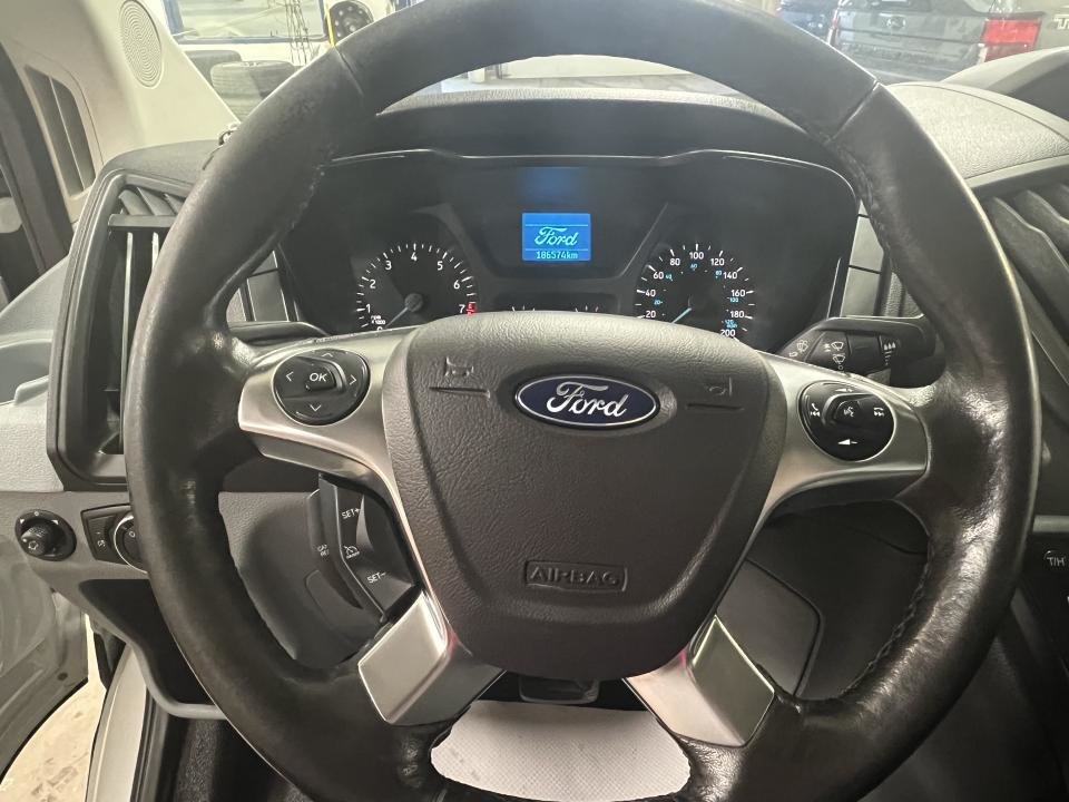 2017 Ford Cargo T-250 toit moyen 148 po PNBV de 9 000 lb porte cou in Boucherville, Quebec - 15 - w1024h768px