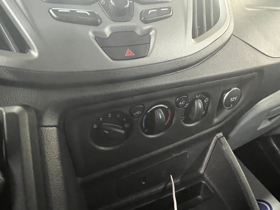 2017 Ford Cargo T-250 toit moyen 148 po PNBV de 9 000 lb porte cou in Boucherville, Quebec - 19 - w1024h768px