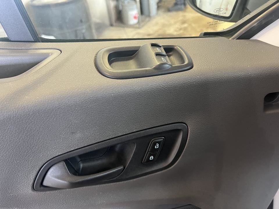 2021 Ford Cargo T-250 PA toit moyen 130 po PNBV de 9 070 lb in Boucherville, Quebec - 11 - w1024h768px