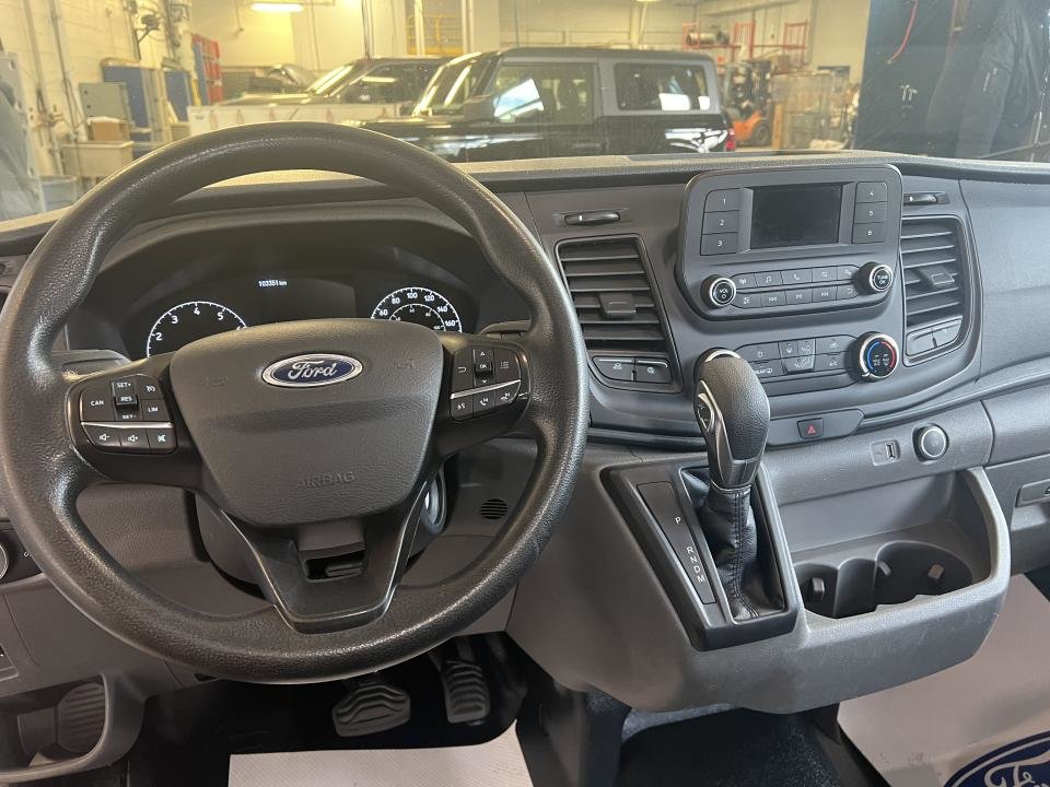 2021 Ford Cargo T-250 PA toit moyen 130 po PNBV de 9 070 lb in Boucherville, Quebec - 13 - w1024h768px