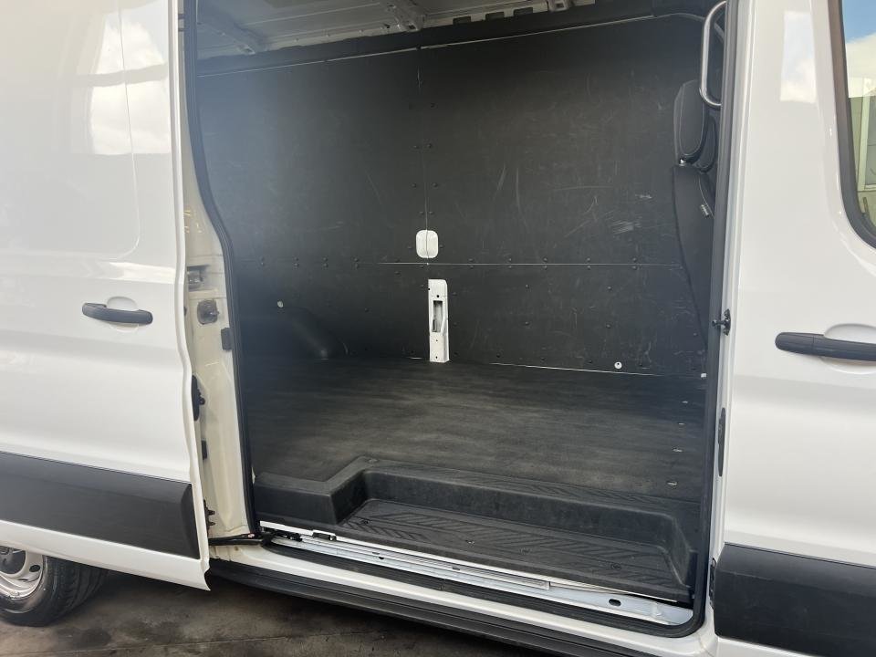 2021 Ford Cargo T-250 PA toit moyen 130 po PNBV de 9 070 lb in Boucherville, Quebec - 6 - w1024h768px