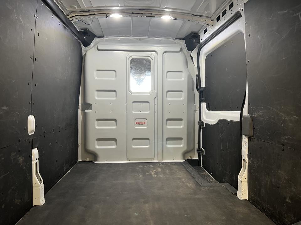 2021 Ford Cargo T-250 PA toit moyen 130 po PNBV de 9 070 lb in Boucherville, Quebec - 10 - w1024h768px