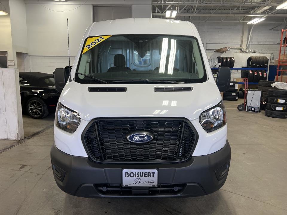 2021 Ford Cargo T-250 PA toit moyen 130 po PNBV de 9 070 lb in Boucherville, Quebec - 3 - w1024h768px