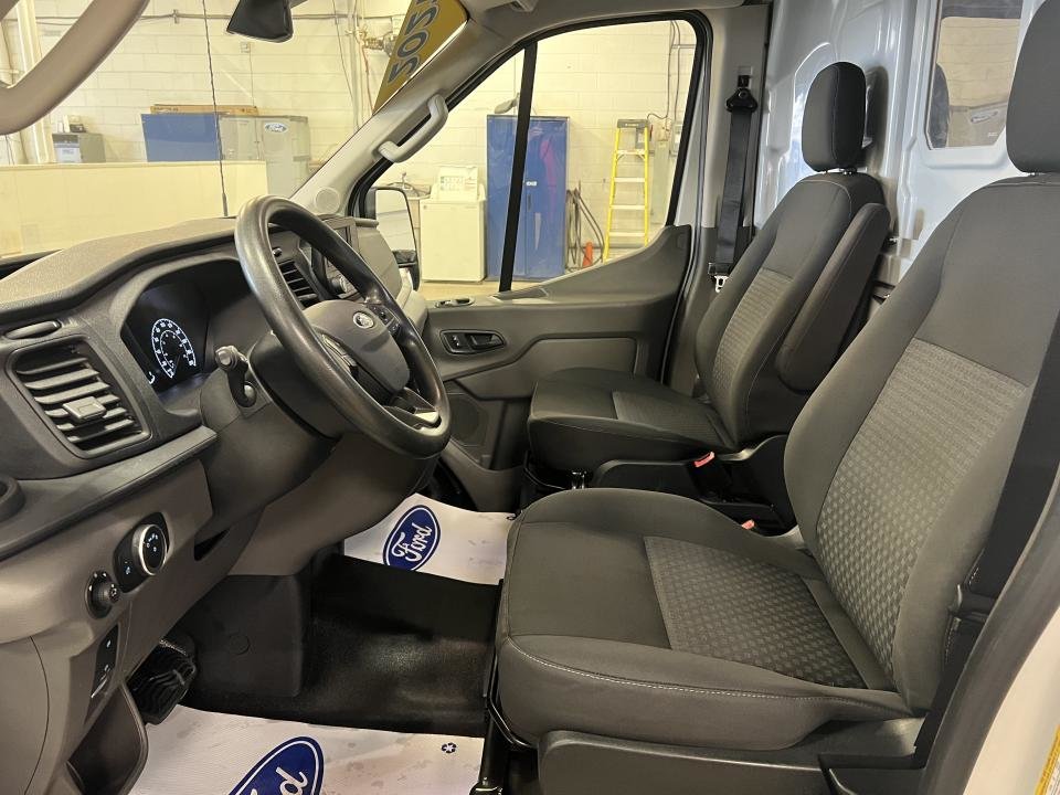 2021 Ford Cargo T-250 PA toit moyen 130 po PNBV de 9 070 lb in Boucherville, Quebec - 11 - w1024h768px