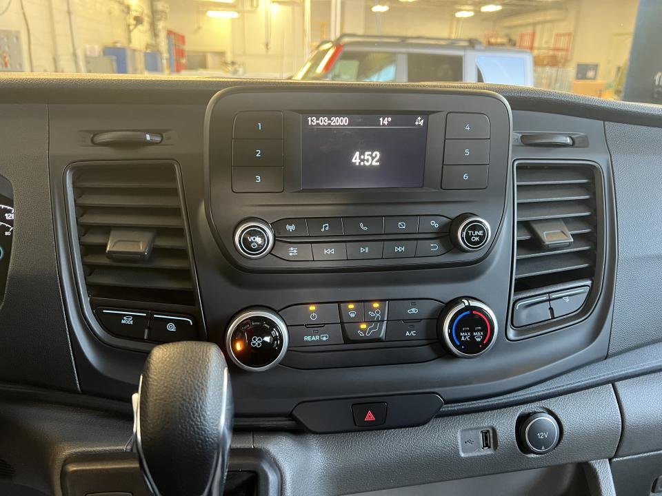 2021 Ford Cargo T-250 EL PA toit surélevé 148 po PNBV de 9 070 lb in Boucherville, Quebec - 14 - w1024h768px