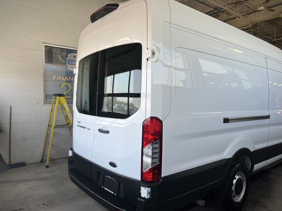 2021 Ford Cargo T-250 EL PA toit surélevé 148 po PNBV de 9 070 lb in Boucherville, Quebec - 7 - w1024h768px