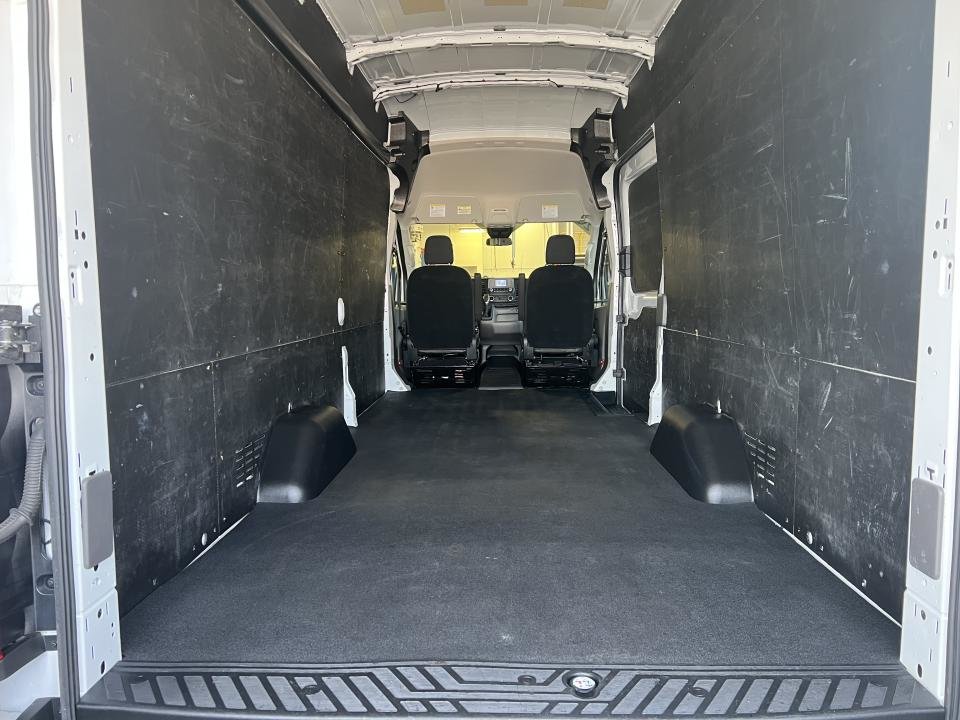2021 Ford Cargo T-250 EL PA toit surélevé 148 po PNBV de 9 070 lb in Boucherville, Quebec - 9 - w1024h768px