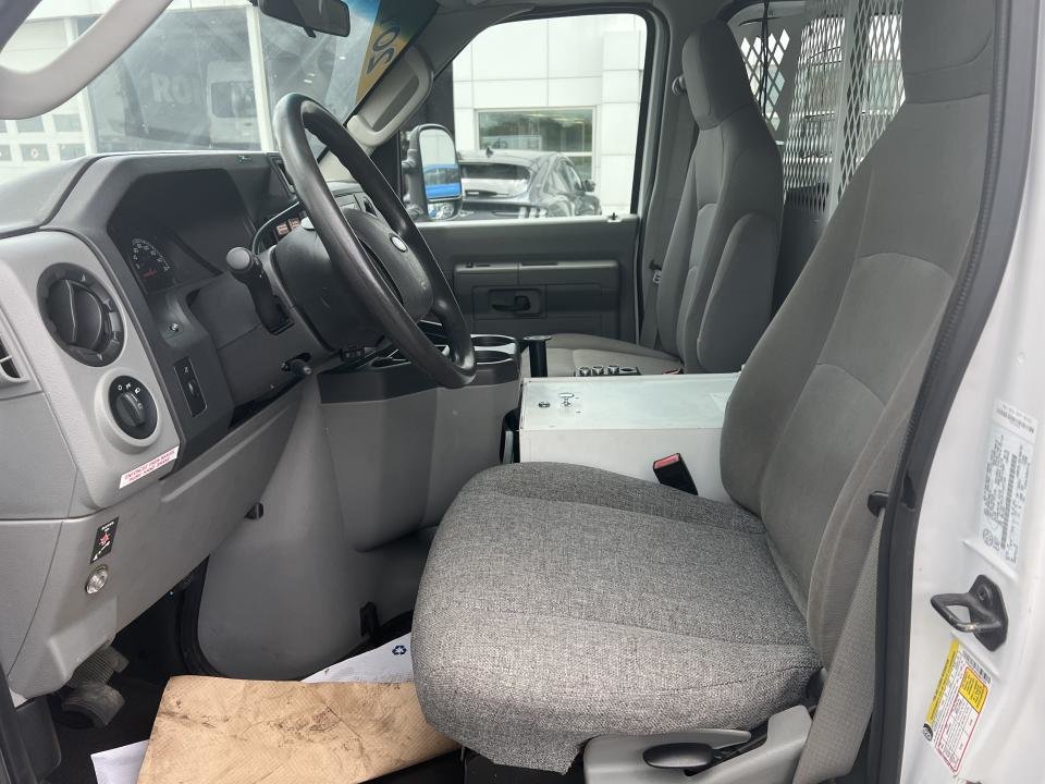 2012 Ford E-350 Super renforcé commercial in Boucherville, Quebec - 11 - w1024h768px