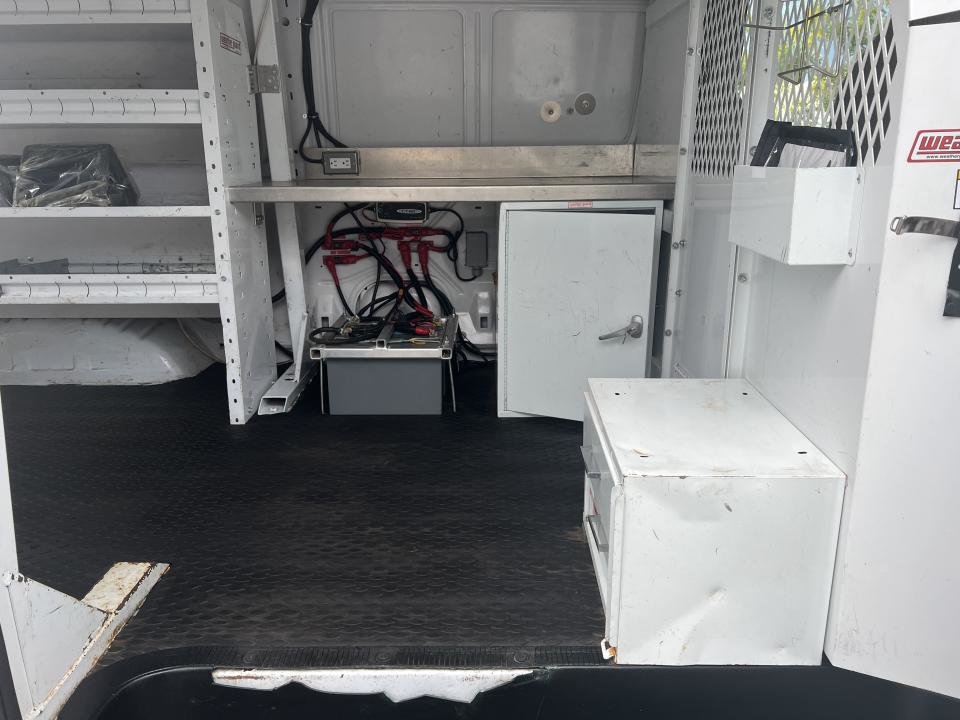 2012 Ford E-350 Super renforcé commercial in Boucherville, Quebec - 17 - w1024h768px