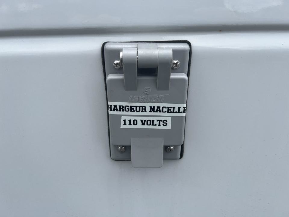 2012 Ford E-350 Super renforcé commercial in Boucherville, Quebec - 10 - w1024h768px