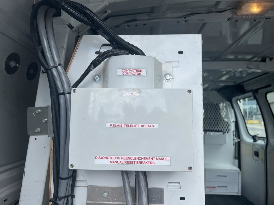 2012 Ford E-350 Super renforcé commercial in Boucherville, Quebec - 23 - w1024h768px