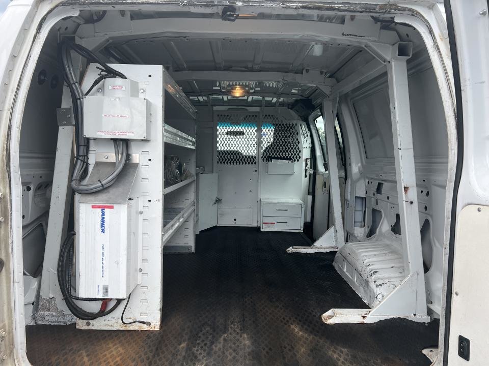 2012 Ford E-350 Super renforcé commercial in Boucherville, Quebec - 21 - w1024h768px