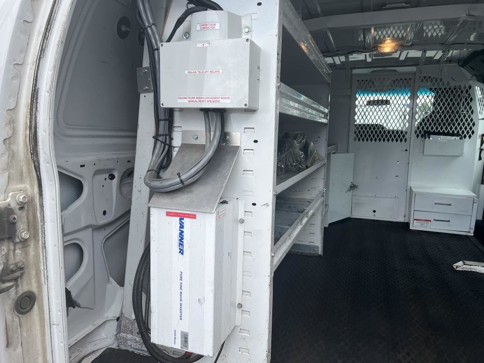 2012 Ford E-350 Super renforcé commercial in Boucherville, Quebec - 22 - w1024h768px