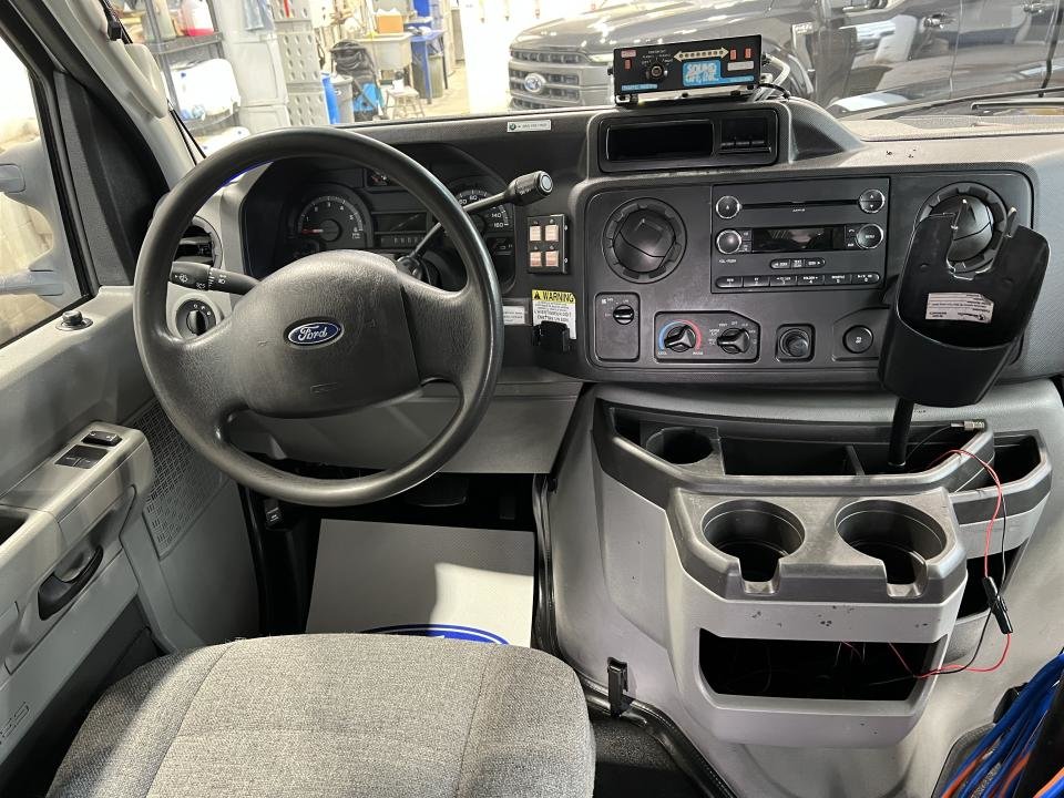 2012 Ford E-350 Super renforcé commercial in Boucherville, Quebec - 17 - w1024h768px