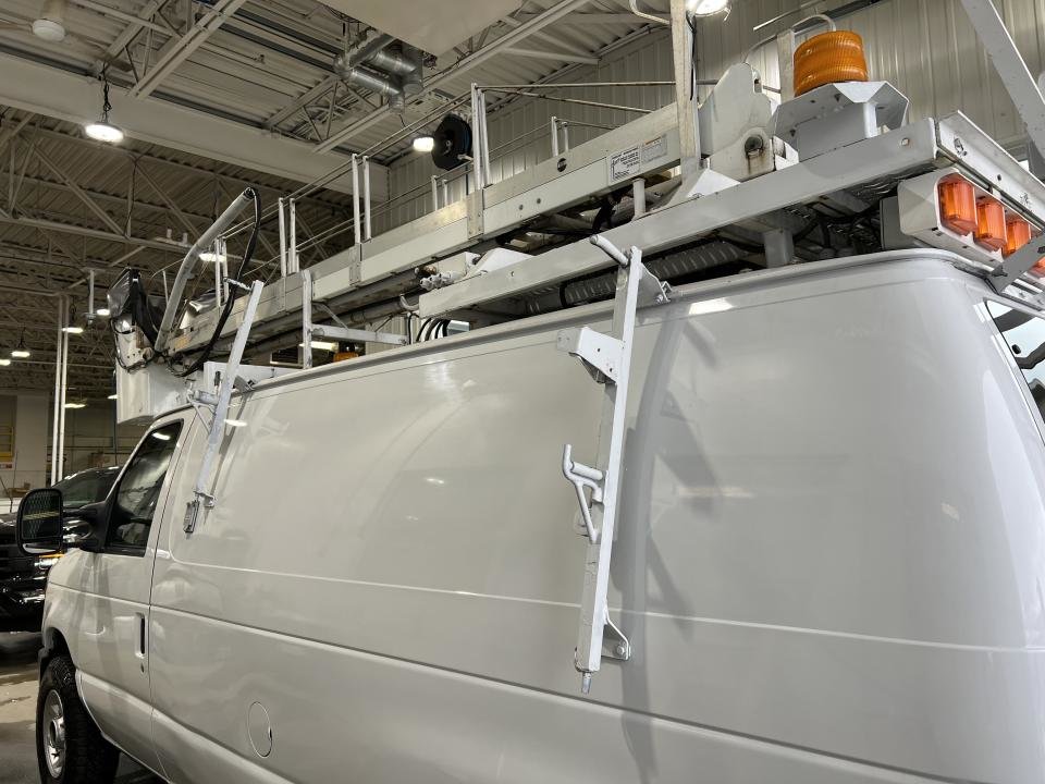 2012 Ford E-350 Super renforcé commercial in Boucherville, Quebec - 18 - w1024h768px
