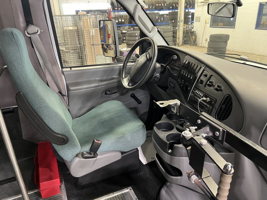 2008 Ford E-450 Super renforcé 158 po DRW in Boucherville, Quebec - 7 - w1024h768px