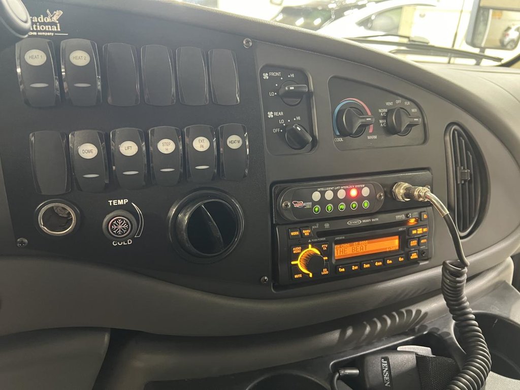 2008 Ford E-450 Super renforcé 158 po DRW in Boucherville, Quebec - 14 - w1024h768px