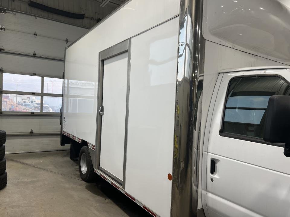 2014 Ford E-450 Super renforcé 176 po DRW in Boucherville, Quebec - 5 - w1024h768px