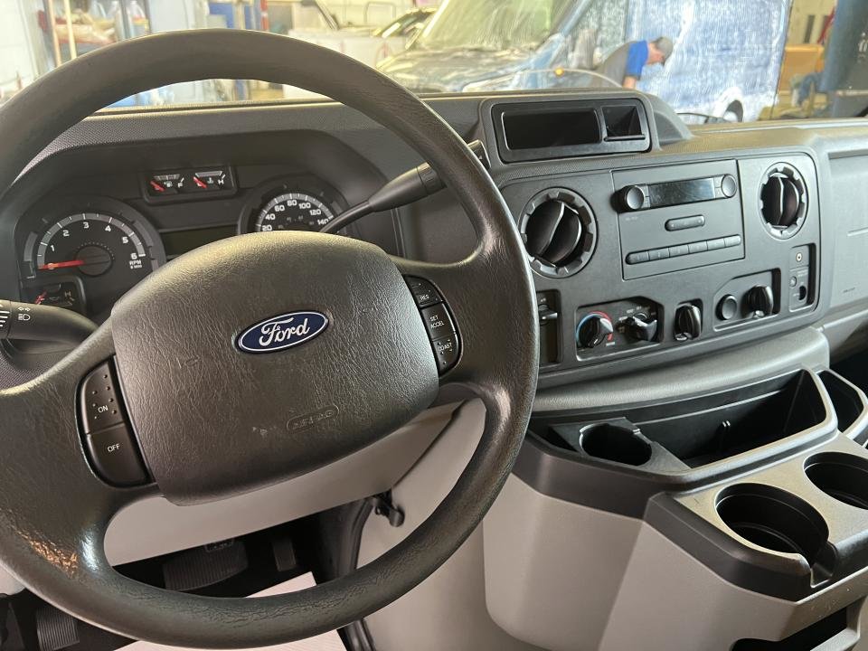 2017 Ford E-450 Super renforcé 176 po DRW in Boucherville, Quebec - 11 - w1024h768px