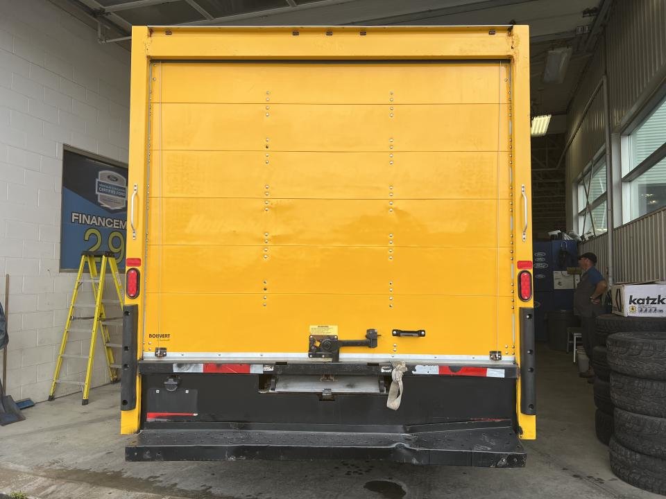 2017 Ford E-450 Super renforcé 176 po DRW in Boucherville, Quebec - 6 - w1024h768px