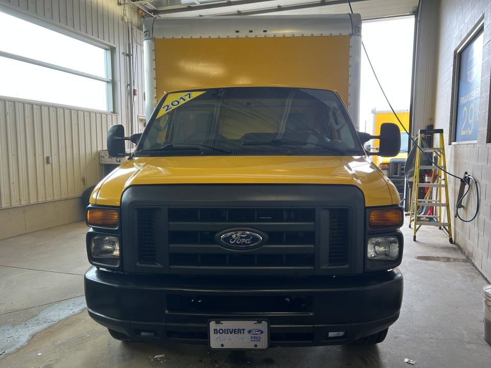 2017 Ford E-450 Super renforcé 176 po DRW in Boucherville, Quebec - 5 - w1024h768px